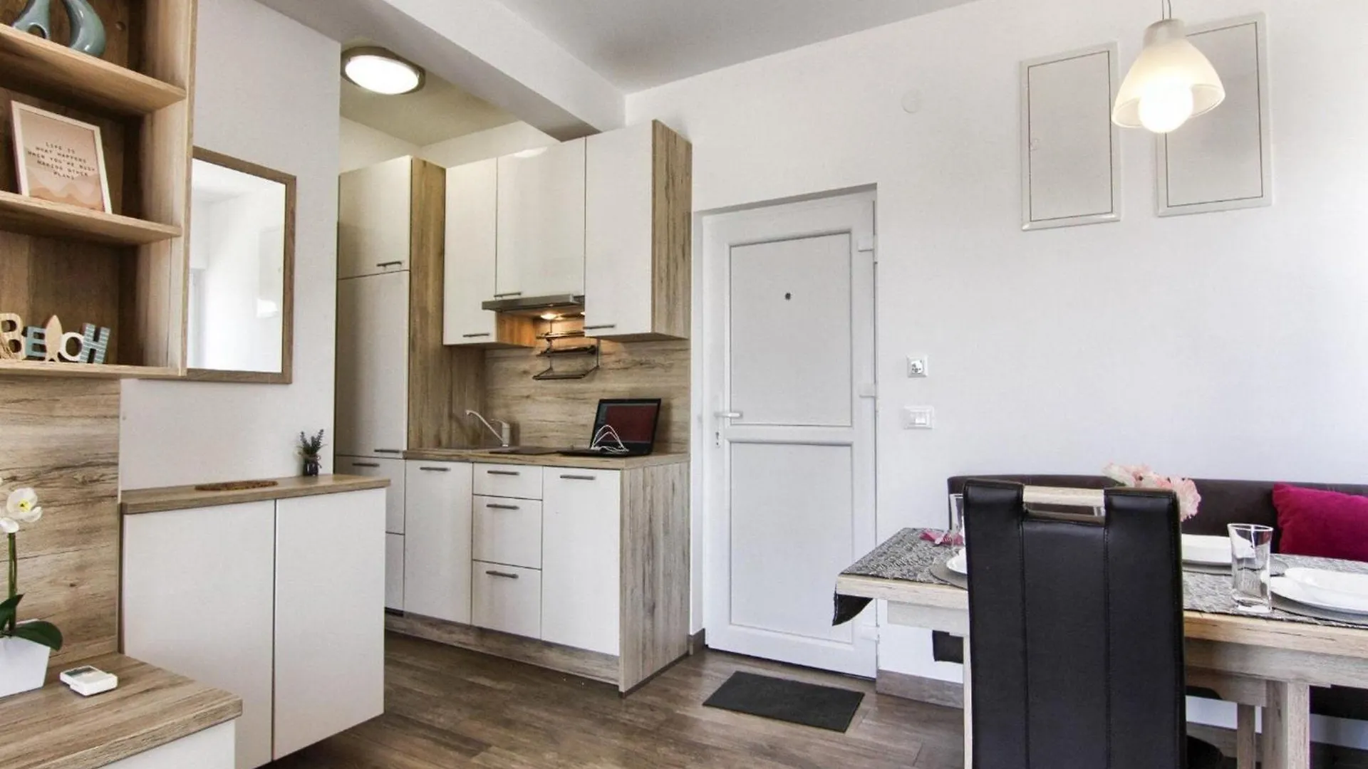 Apartments Victoria - One Bedroom Apartment With Terrace And Sea View A1 Pakostane
