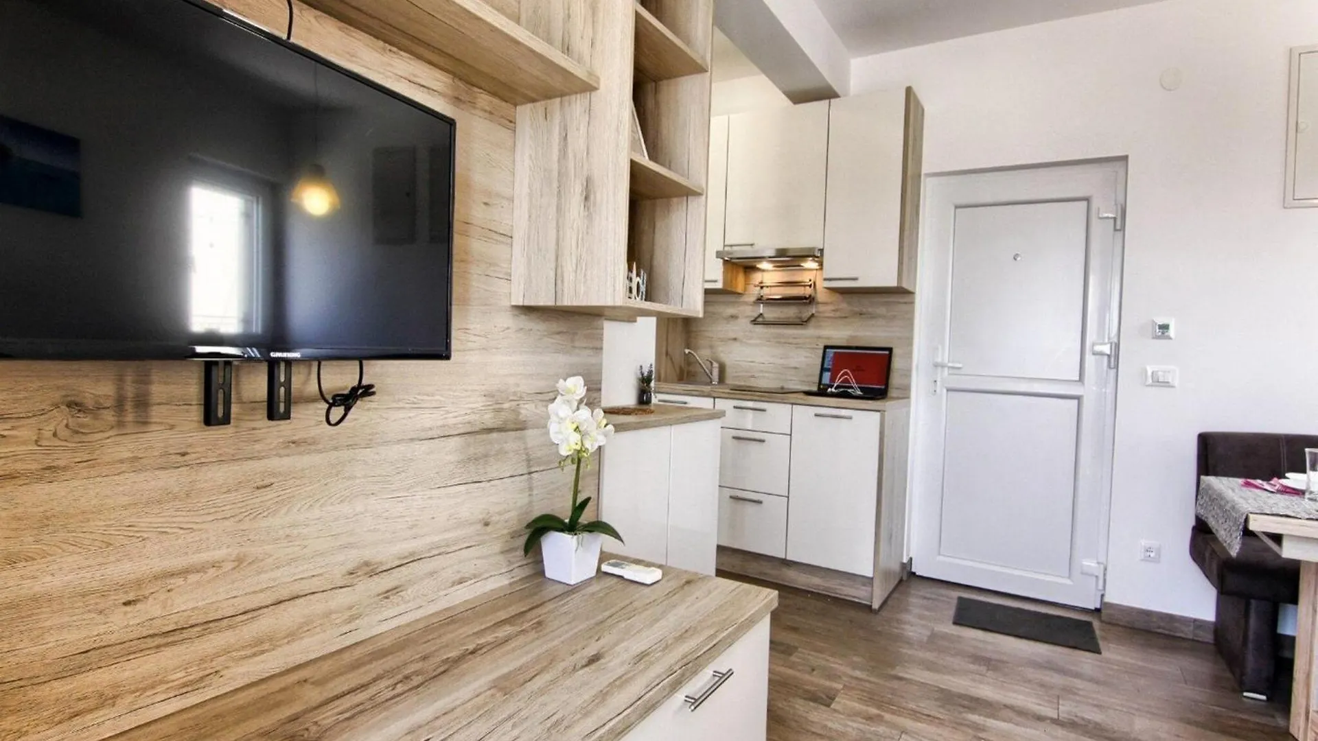 Apartments Victoria - One Bedroom Apartment With Terrace And Sea View A1 Pakostane Croatia