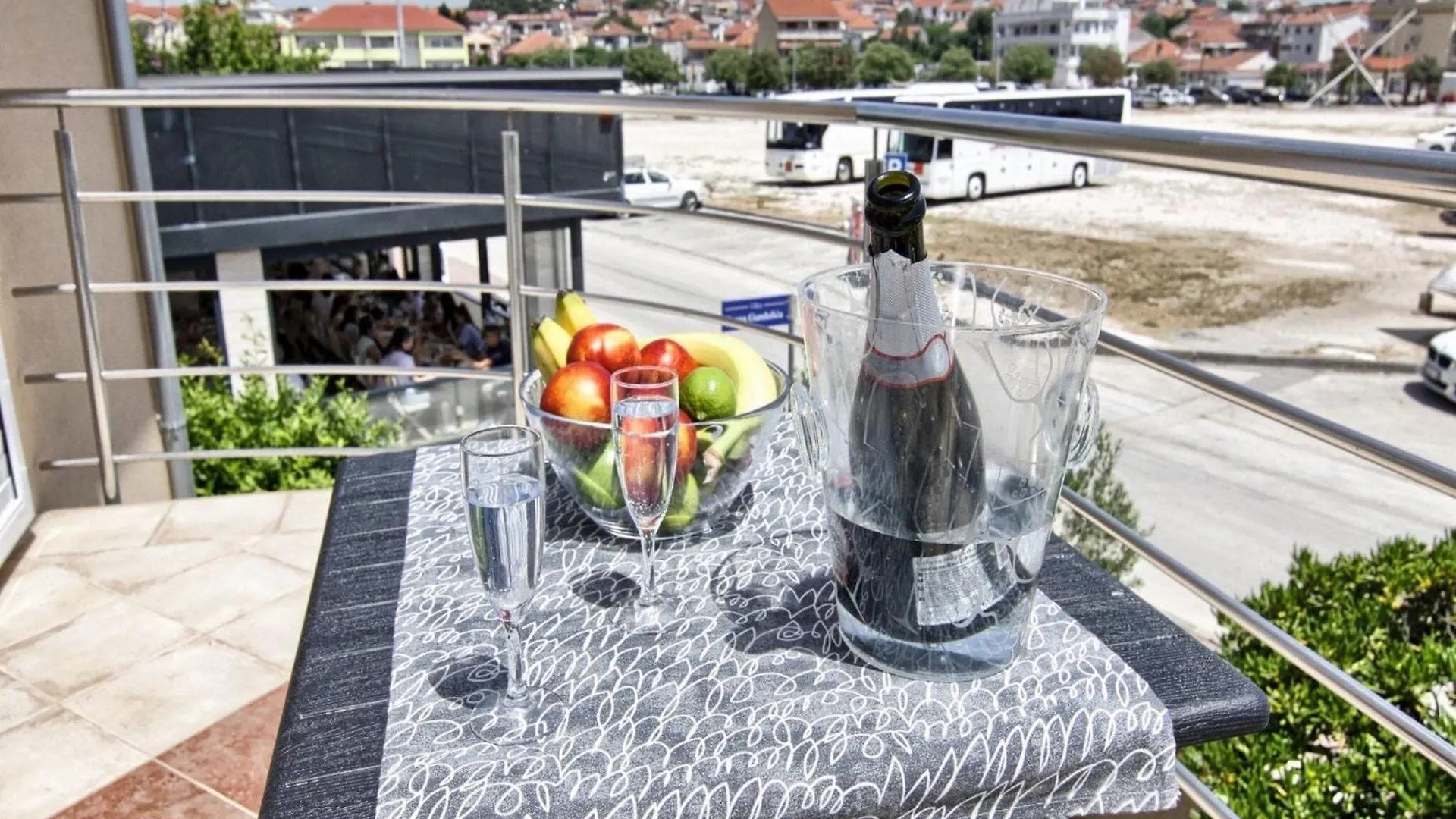 Apartments Victoria - One Bedroom Apartment With Terrace And Sea View A1 Pakostane